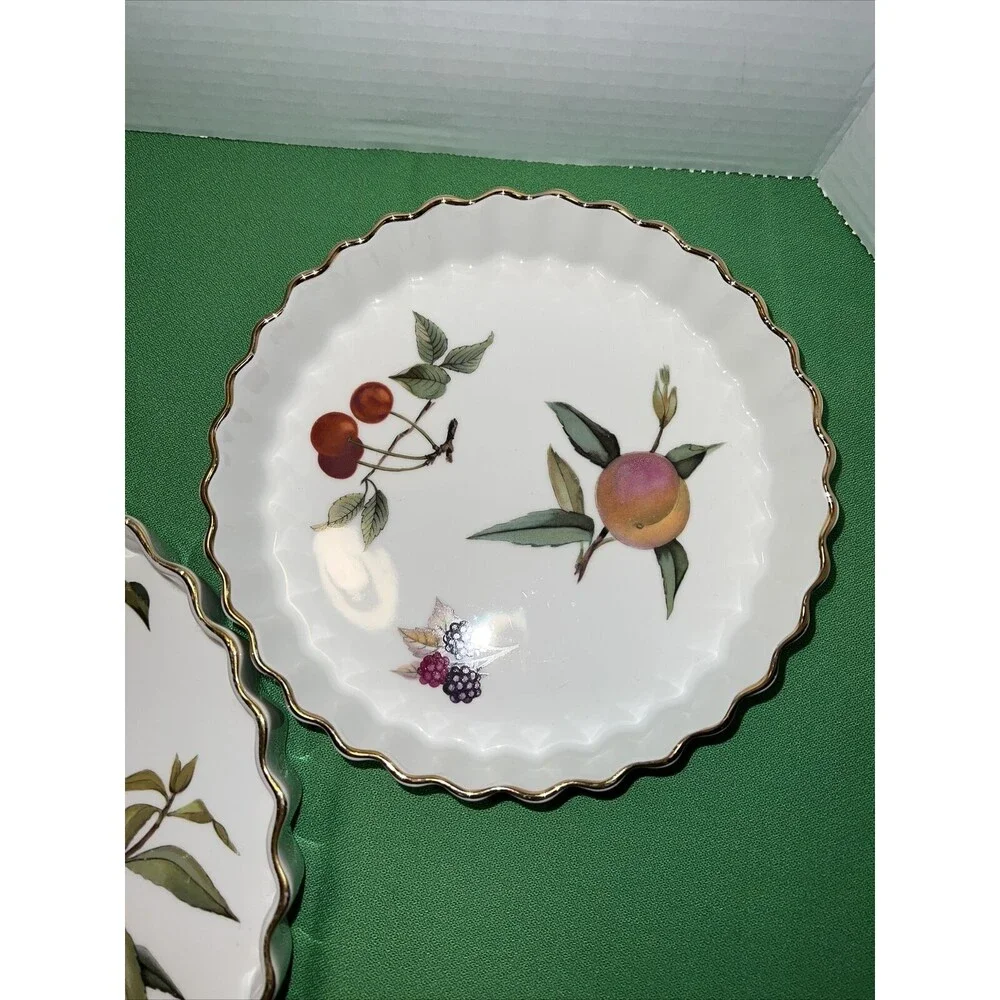 Royal Worcester Evesham Gold - 2 Round Flan Quiche Dish: Shape 59, Size 2, and 4